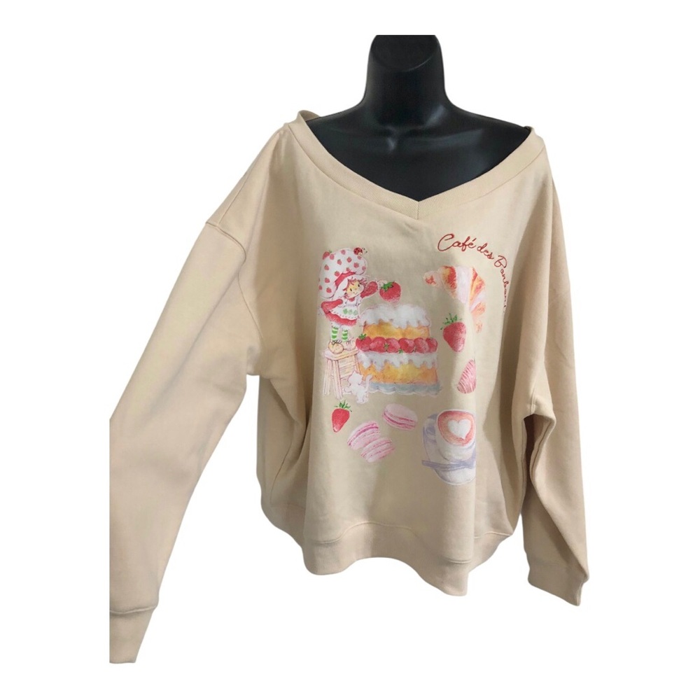 Strawberry shortcake pastries print cream vneck sweatshirt size medium brand new